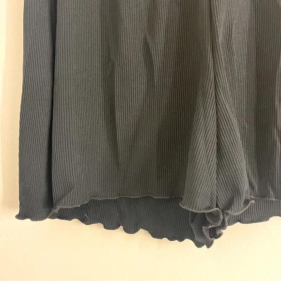 boohoo ribbed black shorts - Picture 3 of 4